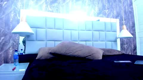 yiyisandoval online show from September 24, 1:54 pm