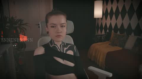 ynnenbrynn online show from December 28, 8:58 am