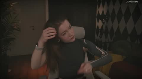 ynnenbrynn online show from February 10, 3:46 am