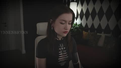 ynnenbrynn online show from January 15, 7:05 am