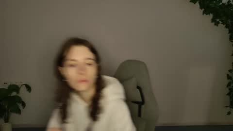 yoka_paradoxxx online show from September 17, 5:16 am