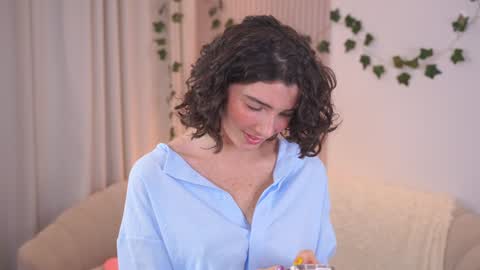 Elizabeth brunette -- Darline blonde  online show from December 7, 7:05 am