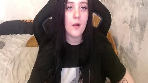 your_8a8y online show from April 10, 9:37 am