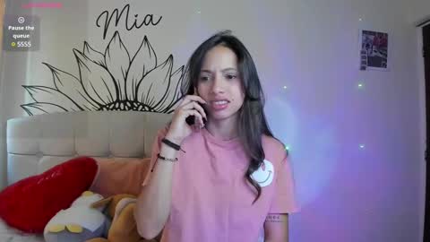 mia3 online show from January 19, 7:15 pm