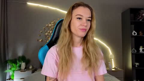 Jessica Loyd online show from December 9, 1:18 am