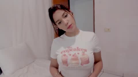 insta  yourboniee online show from December 12, 9:40 am