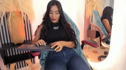 Selena online show from March 8, 5:47 am