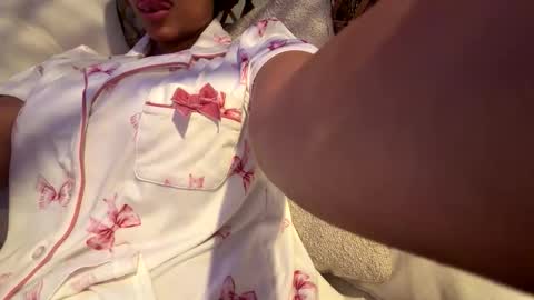 yourfavoritex3 online show from January 11, 9:58 am