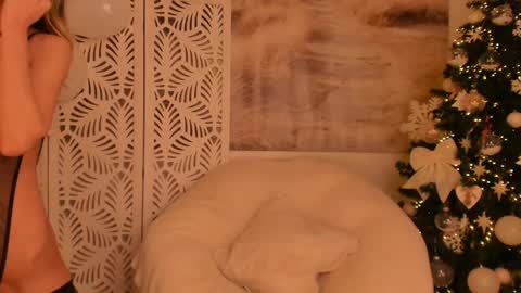 Sarah online show from January 4, 8:37 pm