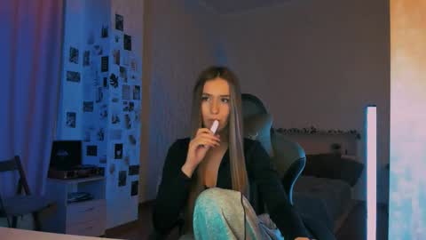 Eva online show from November 29, 8:13 pm