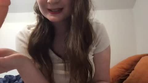 YoursTrulyBella online show from April 18, 2:47 am