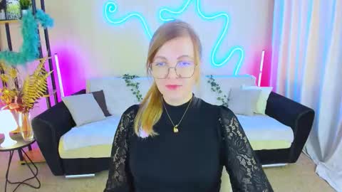 Alice online show from October 4, 10:10 am