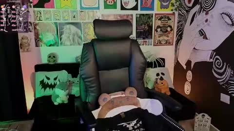    rawr   Anne Independent model      online show from October 17, 12:02 am