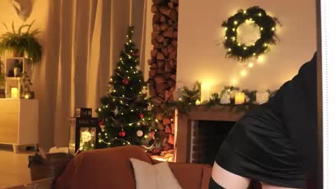 yulla dao online show from December 13, 7:53 pm