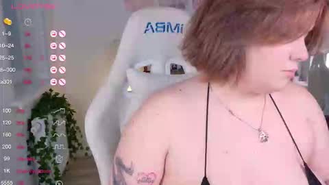 YumemiyaYumi online show from October 10, 8:14 pm