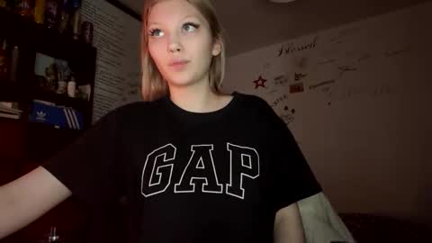 yunarosee online show from January 18, 1:02 am