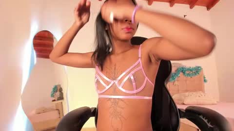 Zaira online show from December 18, 2:11 pm