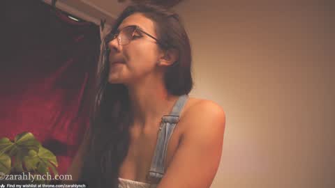 Miss Lynch   Next show  2911 online show from December 19, 10:42 pm