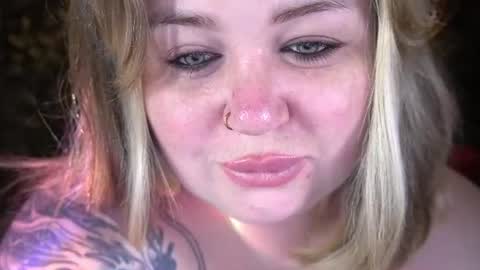 Lola online show from July 28, 8:01 pm