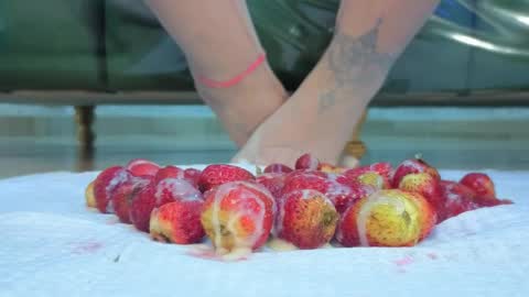 Isabella online show from March 31, 1:00 pm