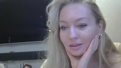 Zarina Swift online show from February 1, 4:35 am