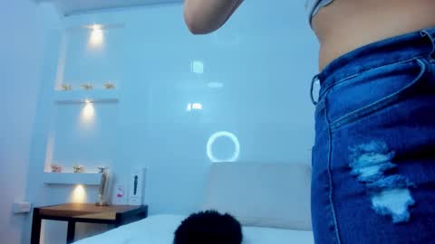 Zenda Evans online show from December 1, 4:05 am