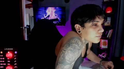 zhoestrong online show from July 9, 9:39 pm