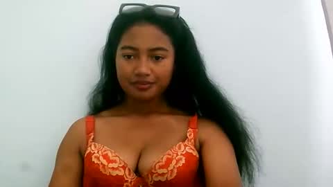 elly online show from March 15, 8:38 am