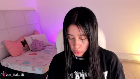 Zoe online show from December 15, 2:59 pm