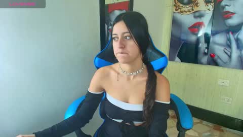 Z O E online show from September 15, 8:27 pm