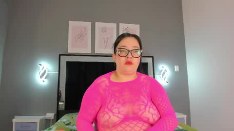 zoe_curvyy online show from June 1, 12:07 pm