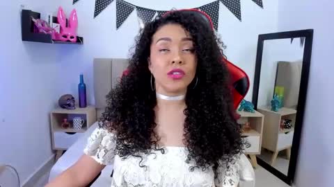 Zoe Gruber online show from December 17, 11:59 pm