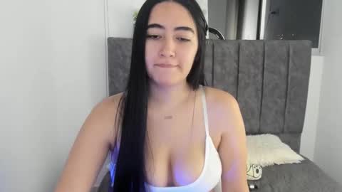 zoe_jones7 online show from September 23, 5:16 am