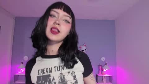 Zoe Lynch online show from September 28, 2:33 pm