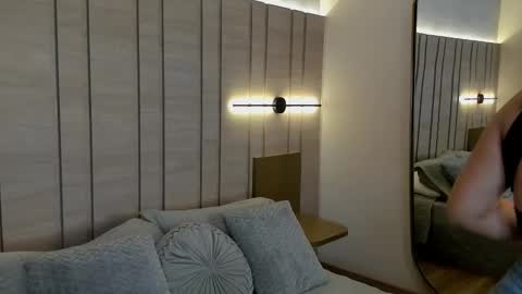 zoe_mhendez online show from January 17, 12:23 pm