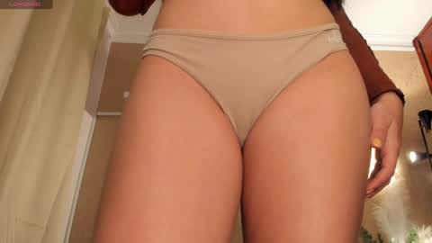 zoe_millerx online show from April 9, 1:27 pm