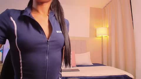 Mia online show from October 6, 1:55 am