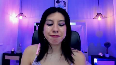 zoe_moreau online show from April 6, 7:59 pm