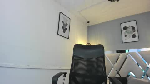 zoe_moreau online show from January 15, 8:15 pm