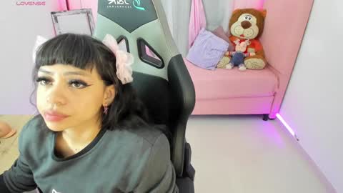 zoe_sullivan_ online show from January 24, 9:49 am