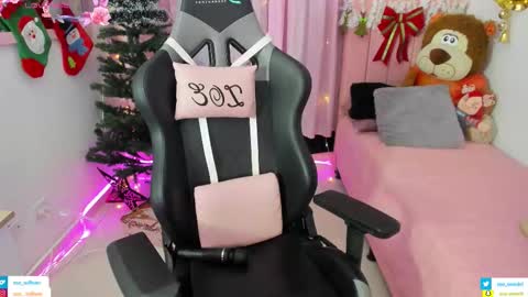 zoe_sullivan_ online show from November 18, 9:54 am