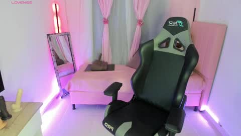 zoe_sullivan_ online show from February 20, 9:44 am