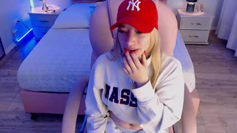 zoe online show from December 18, 3:33 am