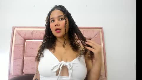 zoee online show from March 1, 3:21 am