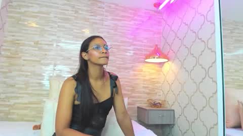 ZoeeSmitth online show from September 29, 11:48 am