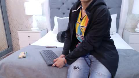 Zoe Krug online show from October 10, 1:16 pm