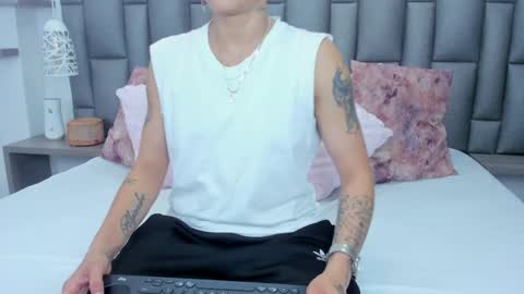 Zoe Krug online show from February 20, 12:29 pm