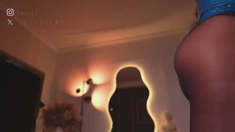 zoevidal_ online show from March 19, 12:20 pm