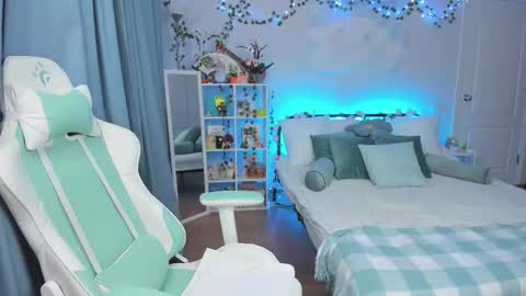 Zoey Lane online show from December 4, 4:15 am