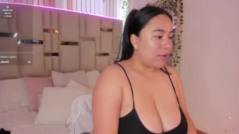 zoey thommpson online show from February 2, 7:35 pm